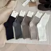 Meias femininas de cano médio com acabamento de orelha de madeira, outono e inverno, estilo retrô, cor sólida, meias largas, textura suave, meias femininas, estilo coreano