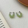 Pendientes antiguos de alta gama con nicho chino, nuevos y vintage, sencillos, pequeños, con hebilla de piedra natural verde a juego.