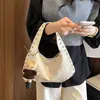 Bolso de Mano Vintage Chic de Alta Gama con Remaches para Mujer, Nuevo de Principios de Otoño 2026, Bolso de Hombro o Axila Simple y Moderno