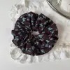Scrunchie Floral Artístico Vintage com uma Vibe Preguiçosa de Alta Qualidade, Elástico de Cabelo com um Toque Sofisticado para Mulheres