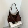 Bolsa tote retrô fosca da moda para mulheres, perfeita para o outono, com grande capacidade, estilo europeu e americano, e um visual sofisticado, adequada para carregar sob o braço