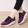 Sapatos femininos transfronteiriços novo modelo sola grossa sapatos casuais femininos malha amortecimento a ar moderno esportivo sapatos femininos sapatos confortáveis que aumentam a altura atacado
