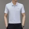 Camisa de brocado com manga curta de amônia nova para o verão 2023 masculina de meia-idade casual de negócios camisa stretch sem costura masculina atacado