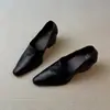 Estilo Coreano Retrô 2026 Mocassins de Bico Quadrado Femininos Outono Vazado Fivela de Couro Sapatos Mule Preguiçosos de Duas Vias Solado Macio Versátil