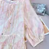 En Stock Primavera/Verano 2026 Nuevo Estilo Vestido con Estampado Degradado Rosa Claro con Cuello Redondo, Cordón, Mangas Abullonadas y Falda Larga Holgada