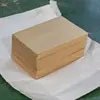 Fornecimento de Papel Kraft Dourado, Papel Kraft Amarelo Reciclado para Impressão e Embalagem, Rebobinamento, Laminação, Papel Kraft Rígido A4, Atacado de Fabricante