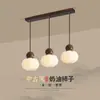 Lámpara de araña de estilo japonés vintage para restaurante, lámpara de mesa de comedor triple simple de nogal, lámpara de araña pequeña y silenciosa de estilo antiguo.