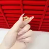 Transmisión en Vivo de Anillos de Flor de Rosa Chapados en Oro de Alta Calidad, Mismo Estilo que las Joyerías de Oro, Anillos Ajustables de Pixiu Chapados en Oro a la Moda, Al por Mayor en Stock