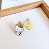 Broche Patcha Dog Hello Kitty Fofo Desenho Animado Japonês Sanrio Cachorro Pudim Insígnia de Animação Criativa Acessórios Masculinos e Femininos