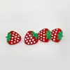 Botón de plástico de fresa lindo de dibujos animados para suéter de niños, abrigo, cárdigan de punto, top, hebilla decorativa, accesorios para diadema