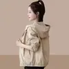 Moda de primavera y otoño, chaqueta corta versátil para mujeres de mediana edad, nuevo top con capucha de color liso estilo coreano, chaqueta cárdigan casual