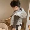Conjunto para Niñas 2026 Otoño/Invierno Nuevo Chaqueta Ligera Versátil con Capucha para Bebé Niña Pantalones Versátiles con Peto para Niñas
