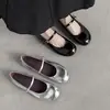 Sapatos Mary Jane Prateados para Mulheres, Sapatos Planos de Uma Tira, Novo Modelo de Primavera, Couro Genuíno, Bico Redondo, Sapatos de Uma Tira de Boca Rasa para Mulheres