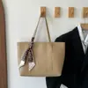 Bolso tote de estilo europeo y americano transfronterizo, gran capacidad, bolso de mano con lazo estilo coreano, retro y moderno, adecuado para ir al trabajo, bolso de hombro para mujer