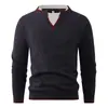 Outono Inverno 2026 Novo Suéter Casual Versátil Masculino Cor Bloco Jovem Gola Redonda Falso Duas Peças Camada Base de Tricô