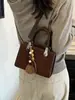 Bolso de mano vintage para otoño e invierno para mujer 2026 nuevo bolso cuadrado pequeño de gamuza esmerilada con una textura elegante, bolso de hombro y cruzado