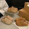 Mules cerrados de plataforma para mujer para uso en exteriores, nuevo estilo primavera 2026, zapatos cómodos sin cordones de suela gruesa estilo Birkenstock