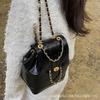 Mochila estilo mini Chanel com corrente, bolsa de ombro feminina estilo blogueira, estilo estudante, em couro com cera de óleo, da Coreia do Sul