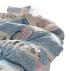 Conjunto de cuatro piezas de gasa arrugada de doble capa con sensación de nube para maternidad e infancia Clase A, conjunto de tres piezas para dormitorio, conjunto de tres piezas amigable con la piel y cómodo, estilo ins suave y acogedor