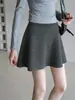 Falda corta gris para mujer, nuevo estilo otoño/invierno 2026, falda de línea A, falda de paraguas, falda midi de punto plisado, 21512