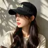 Gorra de Béisbol Bordada de Marca Moderna Estilo Coreano Circunferencia de Cabeza Grande Protección Solar para Exteriores Adelgazante para la Cara Gorra de Pico Unisex Versátil Gorra de Protección Solar
