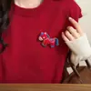 Fique Rico Logo! Broche de Pônei de Tecido Fofo para Mulheres, Decoração de Lenço e Acessório de Peito Outono/Inverno 2025