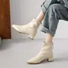 Botas de Cano Curto Pontudas da Moda para Mulheres 2026 Outono Novo Estilo com Forro de Lã Salto Bloco Elásticas Ajustadas Salto Alto Botas de Moda para Combinar com Saias