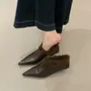 Zapatos de Moda para Mujer Estilo Francés Otoño e Invierno Retro Hechos a Mano de Punto Forrados de Borrego, Corte Profundo, Puntiagudos, Adelgazantes, Cálidos y Elegantes Zapatos Peludos