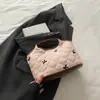 Bolsa de Mão Bordada com Laço Nova Outono 2025 Grande Capacidade Bolsa de Maquiagem Organizador Bolsa de Higiene Pessoal Bolsa Casual Bolsa Feminina