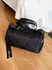 La popular bolsa cilíndrica con patrón de diamantes para mujer de este año es el nuevo modelo 2026, ofreciendo un bolso de hombro y cruzado de alta gama, moderno, versátil y casual.