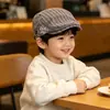Gorra de visera con bordado de letras laterales a rayas para niños, unisex, boina versátil vintage para primavera y otoño, gorra de visera nueva