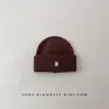 Gorro de Punto Bordado Little N para Hombre y Mujer, Sencillo, Moderno y Versátil Gorro Protector para los Oídos para Niños, Cálido y a Prueba de Frío para Otoño e Invierno