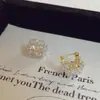 Pendientes retro únicos, pequeños y exquisitos con diseño cuadrado de circonitas y hebilla para la oreja, elegantes, ligeros y de lujo, estilo frío.