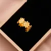 Anillo mínimo de pedido europeo y americano retro ancho plisado de acero de titanio oro de 18k personalizado de acero inoxidable en forma de corazón