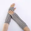 Conjunto de Brazos Cálidos de Lana de Moda para Hombre y Mujer Invierno Nuevo Guantes de Punto Jacquard Colgante de Madera