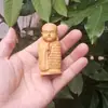 Ropa de Madera de Ciprés Adornos de Monje Pequeño Talla en Madera Maciza Novicio Pequeño Artesanías Creativas Decoraciones de Escritorio para el Hogar