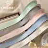Nuevo Producto de CintaCinta de Poliéster Doble Cara con Estampado Dorado en Inglés Xinyou - Cinta de Satén Floral de Alta Calidad para Ramos de Flores y Regalos