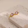 Brincos Europeus e Americanos Transfronteiriços em Aço Inoxidável com Formato de Gota e Cravejados com Diamantes para Mulheres, Luxo Leve com Sensação de Alta Qualidade, Banhados a Ouro 18K, Presilhas de Orelha/Acessórios de Orelha que Não Desbotam