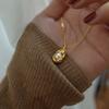 Colgante de oro bañado en cobre con forma irregular de perla de guisante de plata, accesorios Tiktok, explosivos, sencillos, ligeros, de lujo, de alto estilo.