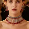 Accesorios de moda europeos y americanos de venta caliente transfronteriza, collar y pendientes vintage de estilo étnico con incrustaciones de diamantes, elegante conjunto de collar con borlas