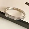 Pulsera de malla de cristal con cuentas estilo francés minimalista, un diseño moderno y chic para el uso diario, una pieza de joyería única y discreta con un toque de lujo