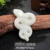 Atacado de fábrica uma variedade de novos pingentes de cobra esculpidos em gema natural, colar de pingente explosivo quente transfronteiriço, ornamentos