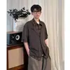 2026 Camisa Retro Hombre Verano Estilo Hong Kong Estudiante Holgada Nicho Sentido del Diseño Divertida Nueva Ropa para Hombre Top Abrigo