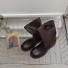Estilo retro coreano de chica popular 2026 botas de jinete adelgazantes de suela gruesa con hebilla de cinturón plisada, botines de motocicleta, botas de tacón grueso hasta la mitad de la pantorrilla
