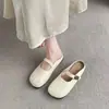 Mules macias de sola flexível, bico fechado, estilo retrô francês para mulheres, novas sandálias de enfiar versáteis da moda de verão 2026 para mulheres
