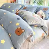 Juego de Cuatro Piezas de Leche Polar de Invierno con Funda Nórdica de Polar Añadida Juego de Tres Piezas para Dormitorio Infantil Sábana Cálida Ropa de Cama de Coral