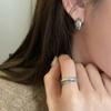 Anillo de circonita con diamantes de colores para mujer, diseño de nicho, estilo Ins de lujo ligero, moda de alta gama, retro, industria pesada, exquisito, combina con todo.