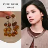 Brincos de Franja Marrons Estilo Hong Kong Retrô Outono e Inverno Luxo Acessível Elegante de Alta Qualidade Único e Bonito Brincos 2025 para Mulheres