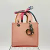 Bolso Acolchado Versátil Estilo Coreano para Mujer, Bolso Cruzado Minimalista de Moda Princesa Diana Mini Bolso con Colgante Decoración de Lunares