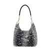 Bolso peludo simple y espacioso para mujer, nueva colección otoño/invierno 2026, bolso de hombro moderno y versátil, bolso de felpa, color sólido
